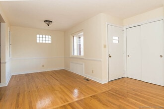 68 Parsonage St in Rocky Hill, CT - Building Photo - Building Photo