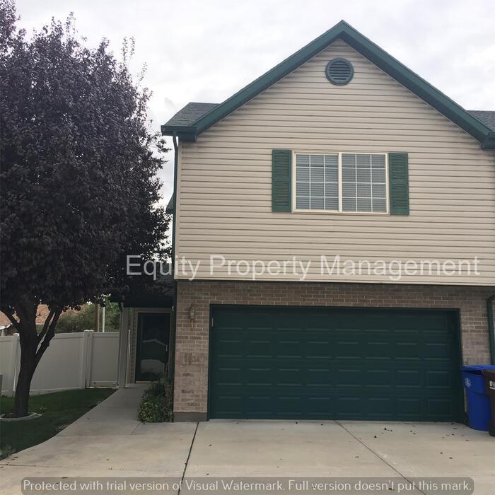 7034 S 300 E in Midvale, UT - Building Photo