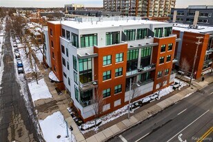 100 N Center St in Royal Oak, MI - Building Photo