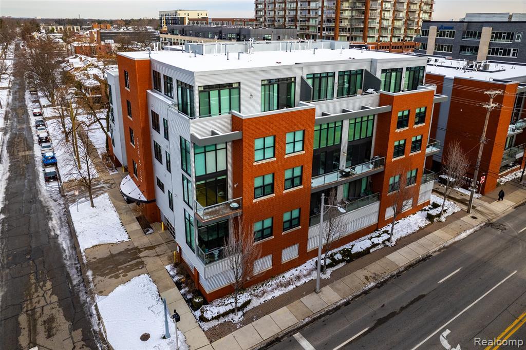 100 N Center St in Royal Oak, MI - Foto de edificio