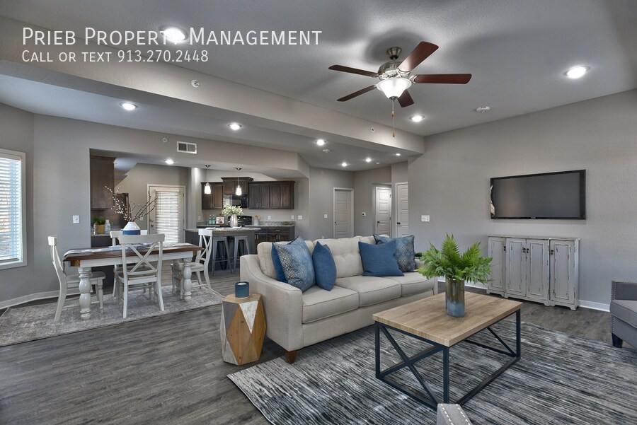 22088 W 123rd St-Unit -101 in Olathe, KS - Foto de edificio