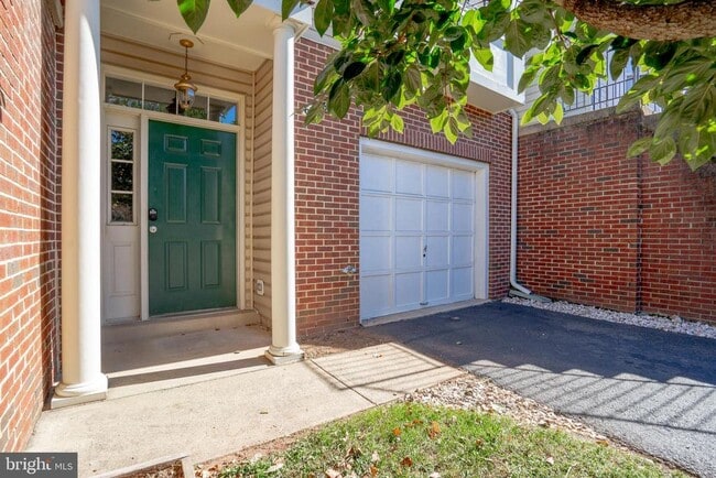 6155 Early Autumn Dr in Centreville, VA - Building Photo - Building Photo