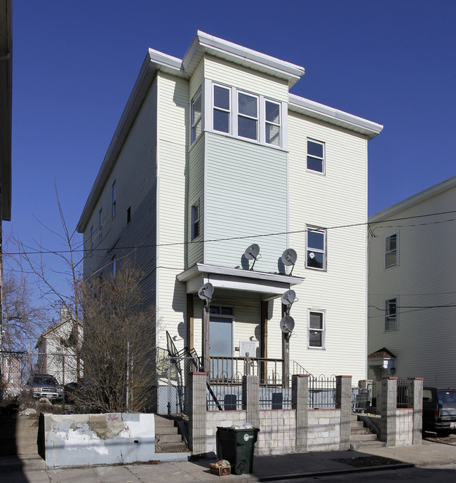 87 Ring St in Providence, RI - Foto de edificio - Building Photo