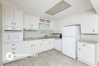 5621 Bonnie Wayne St in Haltom City, TX - Foto de edificio - Building Photo