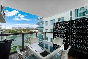9261 E Bay Harbor Dr in Bay Harbor Islands, FL - Building Photo