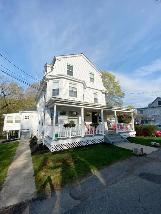 3 Elm St, Unit 2 in Natick, MA - Foto de edificio