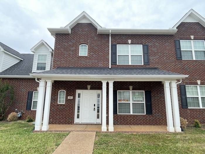 203 Laurelwood Dr in White House, TN - Building Photo