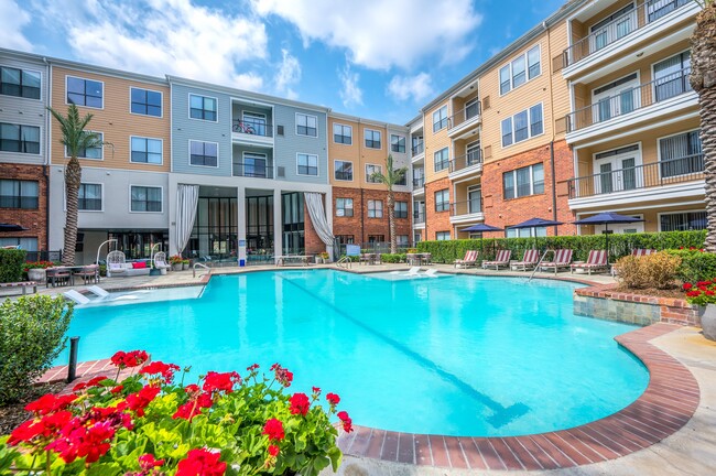 West 18th Lofts in Houston, TX - Foto de edificio - Building Photo