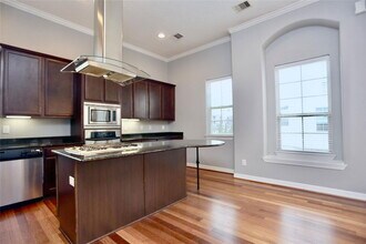 114 Heights Blvd in Houston, TX - Foto de edificio - Building Photo