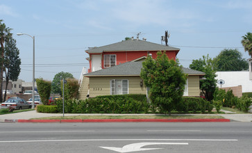 7303 Woodley Ave in Van Nuys, CA - Building Photo - Building Photo