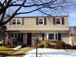 31 Plainedge Dr in Bethpage, NY - Building Photo