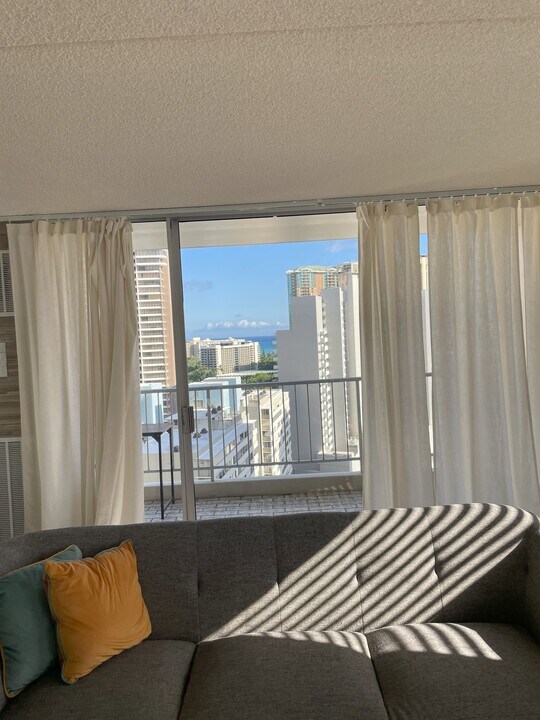 400 Hobron Ln, Unit 2101 in Honolulu, HI - Building Photo