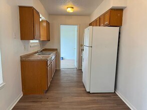 132 Meadow Way in Converse, TX - Building Photo - Building Photo