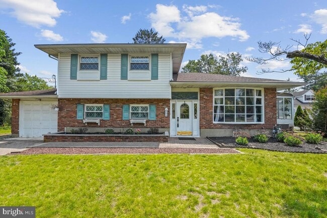 50 Burton Dr in Howell, NJ - Building Photo - Building Photo