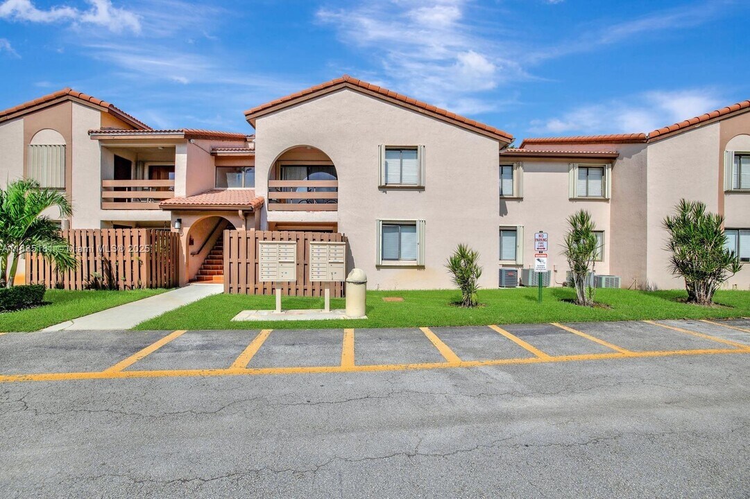 8999 SW 123rd Ct, Unit 107 in Miami, FL - Building Photo