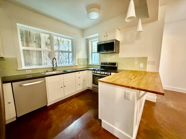 3263 Louise St in Oakland, CA - Building Photo - Building Photo