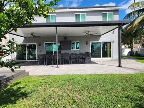 9700 SW 16th Ct in Pembroke Pines, FL - Building Photo - Building Photo