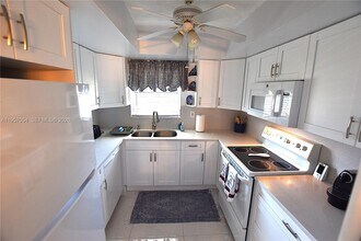 2750 Emory Dr W in West Palm Beach, FL - Building Photo - Building Photo