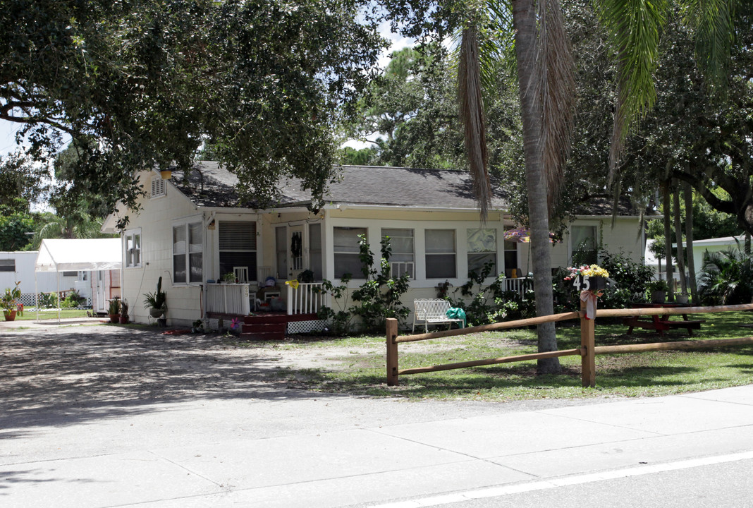 45 Evergreen Rd in North Fort Myers, FL - Building Photo