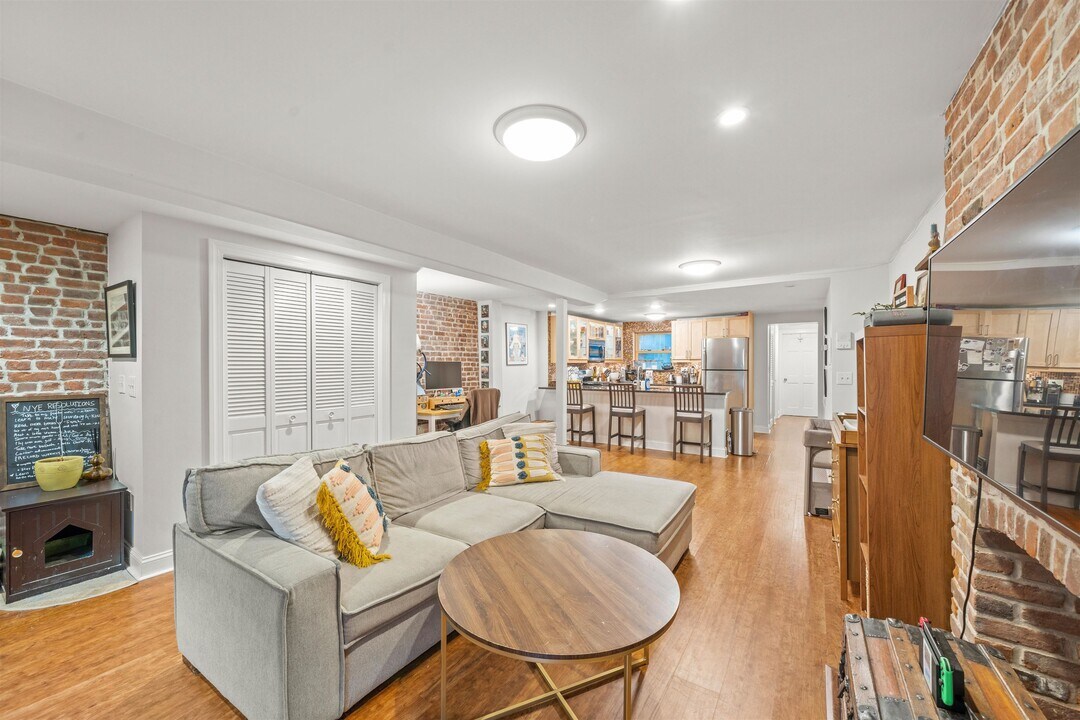 194 Washington St in Jersey City, NJ - Building Photo