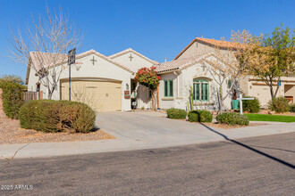 2004 E Brigadier Dr in Gilbert, AZ - Foto de edificio - Building Photo