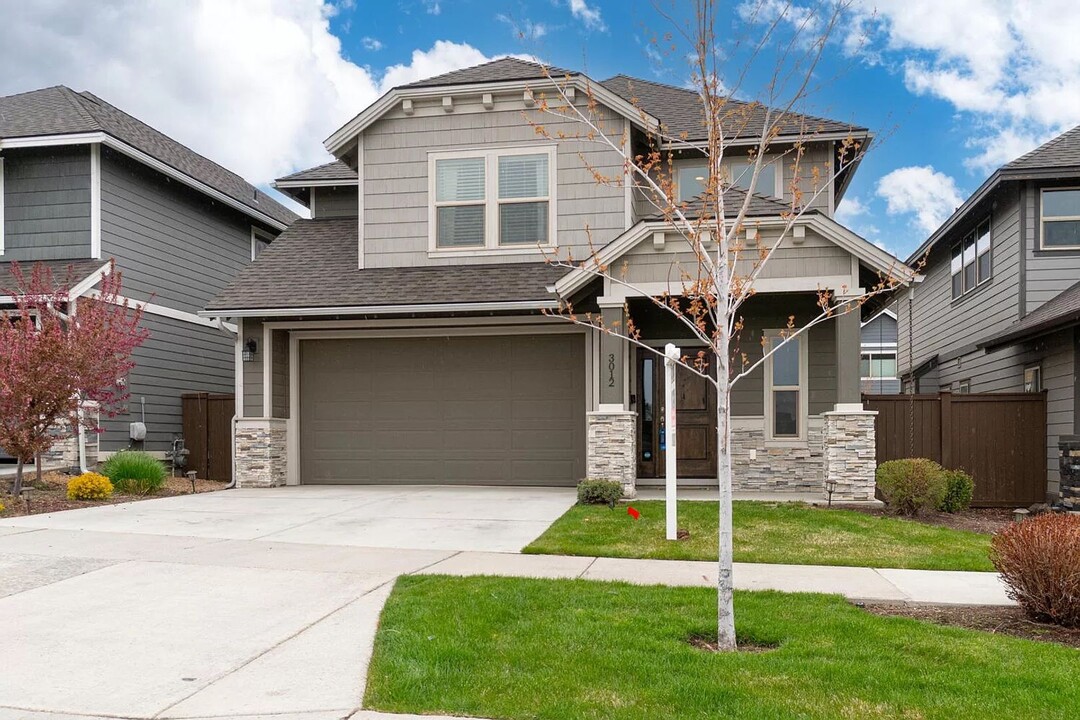 3012 Northeast Flagstone Avenue in Bend, OR - Building Photo