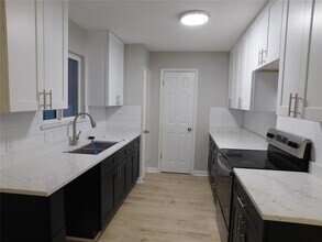 10100 Woodglen Dr in Austin, TX - Building Photo - Building Photo