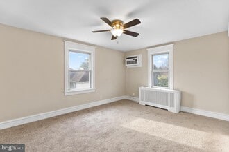 818 N Stiles Ave in Maple Shade, NJ - Foto de edificio - Building Photo