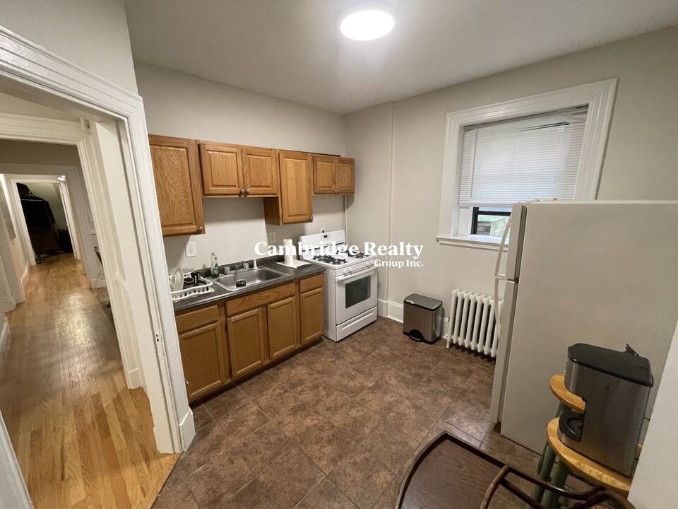 1000 Massachusetts Ave, Unit 01A in Cambridge, MA - Building Photo