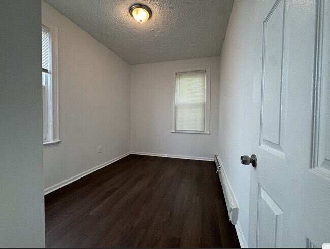 138 Woodlawn Ave, Unit 4 in Jersey City, NJ - Building Photo - Building Photo