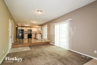 125 Lake Point Dr in St. Peters, MO - Foto de edificio - Building Photo