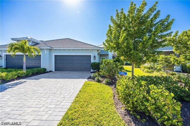 2373 Ariane Dr in Naples, FL - Building Photo - Building Photo