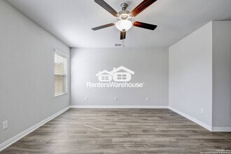 522 Wild Olive Wy in San Antonio, TX - Building Photo - Building Photo