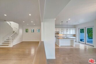 24819 Cll Cedro in Calabasas, CA - Building Photo - Building Photo