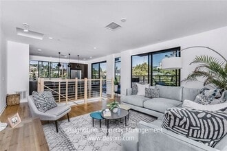 1433 1/2 Waterloo St in Los Angeles, CA - Building Photo - Building Photo