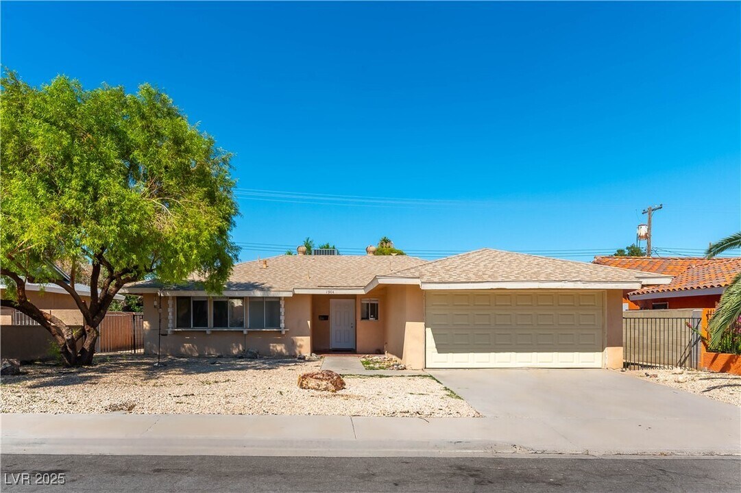 1904 W Mesquite Ave in Las Vegas, NV - Building Photo