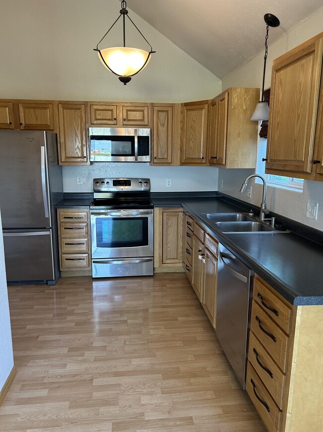 3240 E Capitol Ave in Bismarck, ND - Building Photo - Building Photo