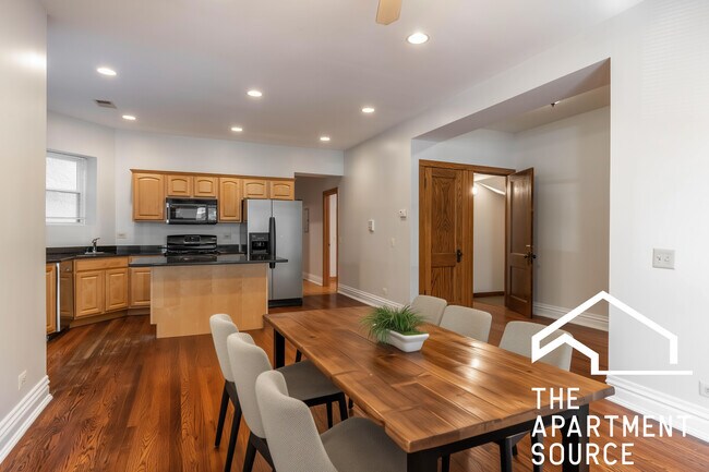1010 N Kedzie Ave in Chicago, IL - Building Photo - Building Photo