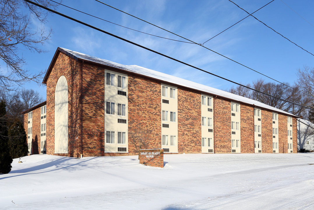 Infant of Prague Manor in Warren, OH - Foto de edificio