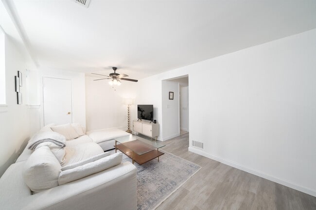 364 1st St in Jersey City, NJ - Building Photo - Building Photo