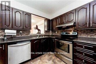 410 McLevin Ave in Toronto, ON - Building Photo - Building Photo