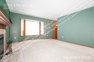 32706 17th Ave SW in Federal Way, WA - Building Photo - Building Photo