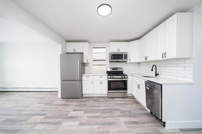 326 Ave E in Bayonne, NJ - Building Photo - Building Photo