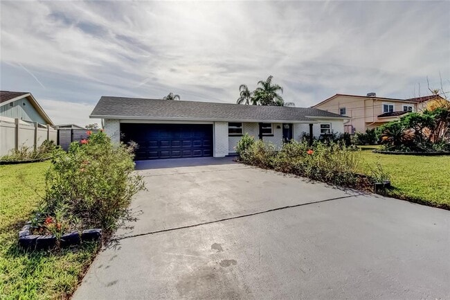 8722 Elmwood Ln in Tampa, FL - Building Photo - Building Photo