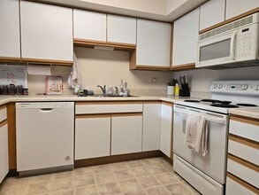 2880 Coral Ct in Coralville, IA - Building Photo - Building Photo