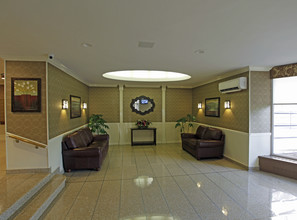 Elmhurst Towers Apartments in Elmhurst, NY - Building Photo - Lobby