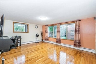 2245 W Farwell Ave, Unit 1A in Chicago, IL - Building Photo - Building Photo