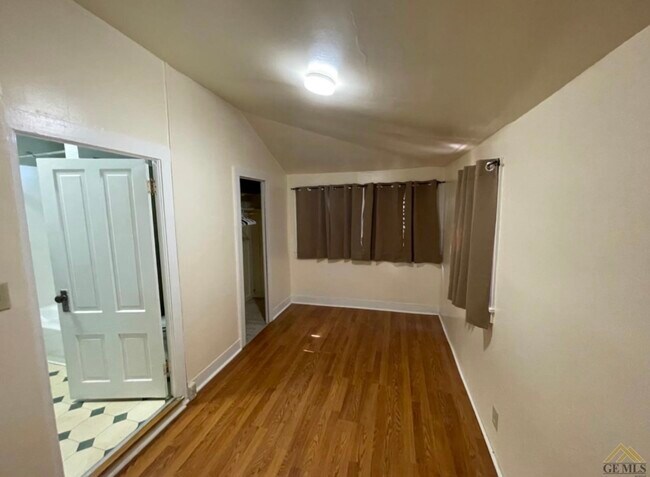 305 North St, Unit A in Taft, CA - Building Photo - Building Photo