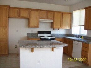 10854 Mallorca Ave in Las Vegas, NV - Building Photo - Building Photo