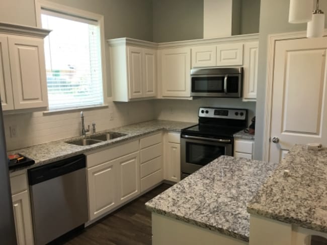 1737 Austin Dr in Tyler, TX - Foto de edificio - Building Photo